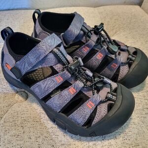 Boy's sz 2 Keen Black Adventure Sandals with Adjustable Straps